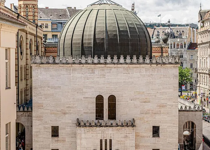 Urban Veranda - With Ac -downtown- Near The Synagogue *