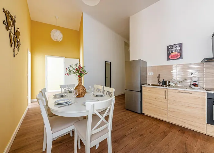 Апартаменты Urban Veranda - With Ac -downtown- Near The Synagogue