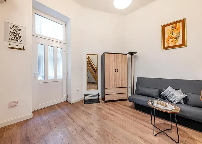 Апартаменты Urban Veranda - With Ac -downtown- Near The Synagogue
