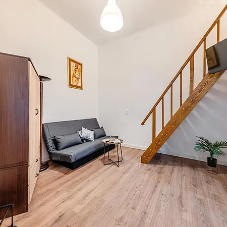 Daire Urban Veranda - With Ac -downtown- Near The Synagogue *