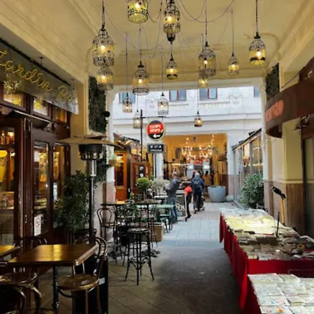 Urban Veranda - With Ac -downtown- Near The Synagogue *