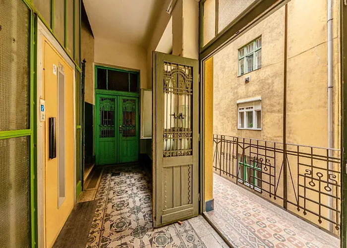 Urban Veranda - With Ac -downtown- Near The Synagogue Budapeşte