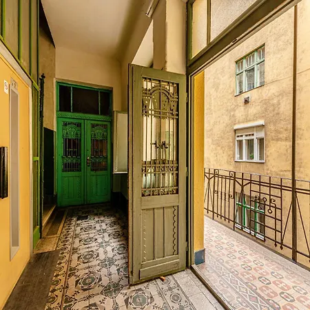 Urban Veranda - With Ac -downtown- Near The Synagogue Budapest